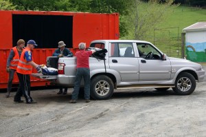 Geoof and Richard unloading